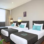 Homey Airport 4*