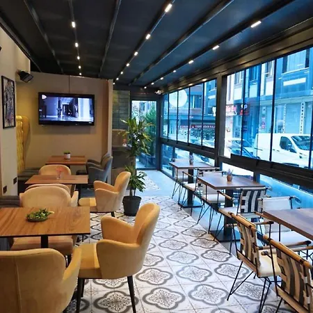 Homey Airport 酒店 4*
